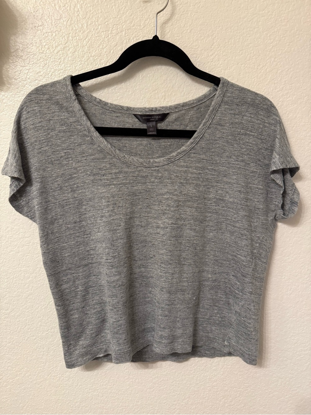 Banana Republic Women’s Gray Short Sleeve Scoop Neck Tee